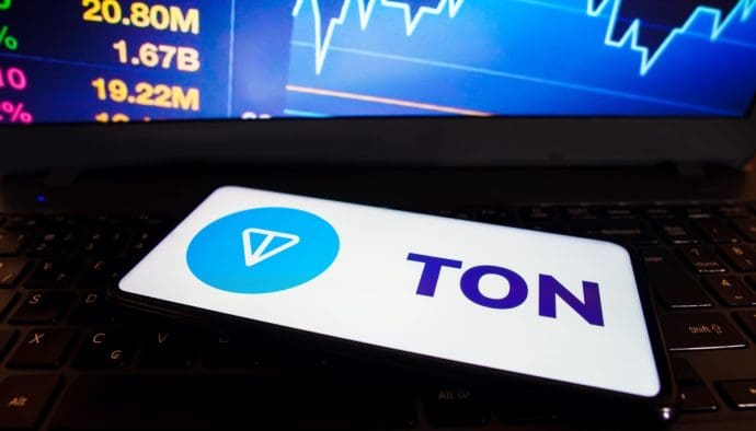 Bitcoin stark über $71.000, Toncoin übertrifft Cardano nach Ankündigung