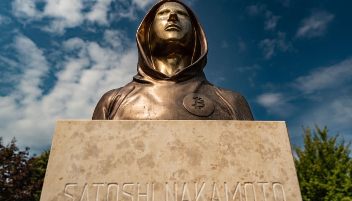 Neues Denkmal für Bitcoin-Schöpfer Satoshi Nakamoto enthüllt