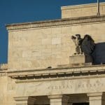 Bitcoin-Kurs stark gefallen: 42% Chance auf 0 Zinssenkungen im Jahr 2024