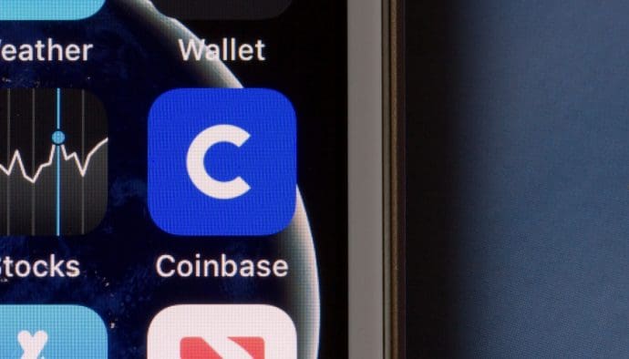 Coinbase unter Druck: Aktie stürzt ab nach Angriff und Millionenforderung