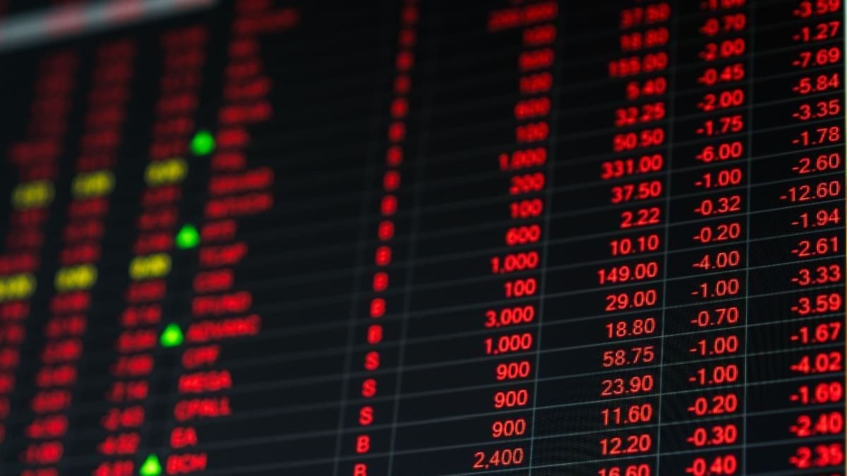 Bitcoin, XRP und Dogecoin schwächeln, Aktien auf Rekord