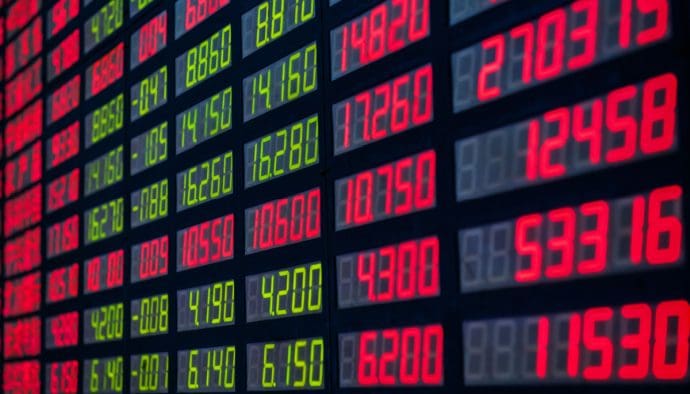 Krypto im Schatten der KI: Bitcoin zögert, XRP punktet