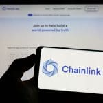 Ein Foto des Logos von Chainlink Labs, dem Unternehmen hinter der beliebten Kryptowährung und dem Altcoin Chainlink (LINK)