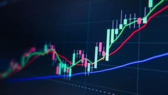 Bitcoin-Kurs bleibt stabil trotz Sorge um Mega-Transaktion, XRP startet Versuch