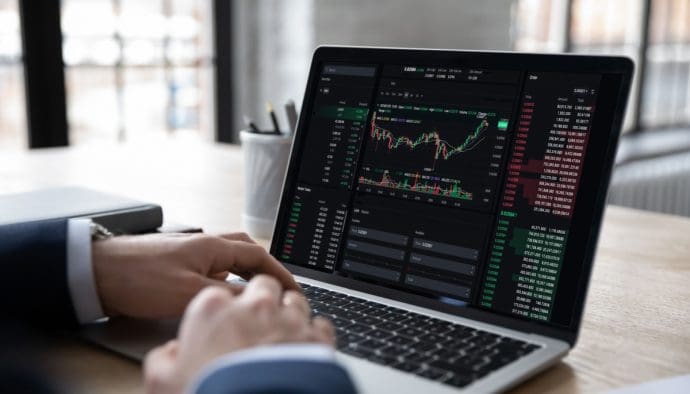 Dogecoin steigt um 8 %, während ein Großinvestor Millionen auf Kursgewinn setzt