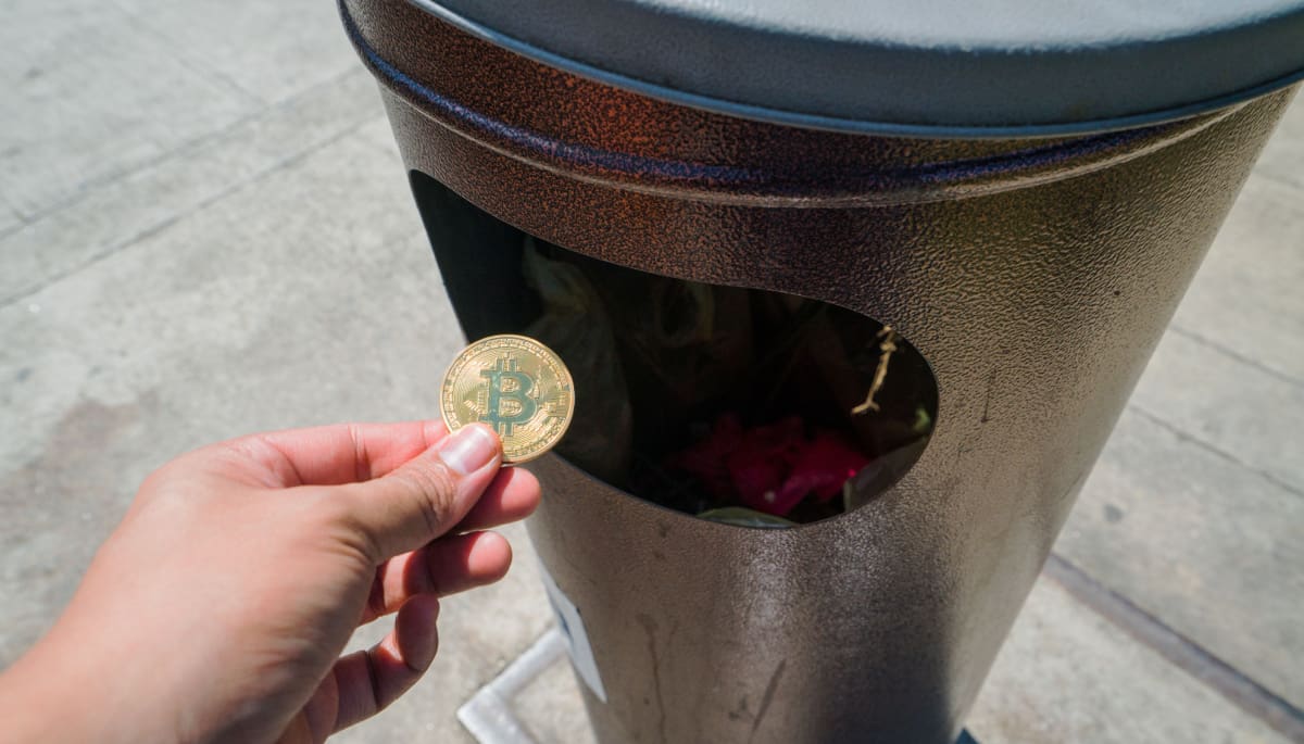 Frau wirft während des Frühjahrsputzes Bitcoin-Vermögen in Höhe von 3,5 Millionen Euro weg