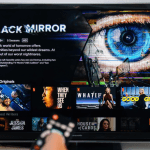 Netflix-Erfolg Black Mirror setzt auf Krypto: Würdest du der KI dein Leben anvertrauen?