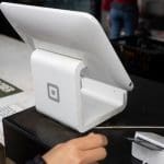 Ein Bild vom Square-Zahlungssystem, das von vielen Geschäften benutzt wird.
