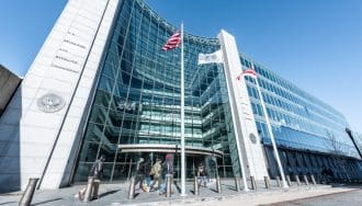 SEC verschiebt Krypto-ETFs: Solana & XRP weiter in Warteschleife