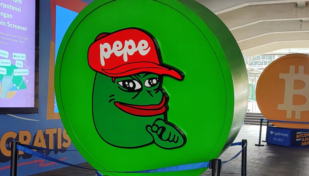 PEPE-logo-groen-meme Untersuchung: PEPE muss diesen beachtlichen Anstieg erzielen, um 1 € zu erreichen.