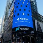 Ein Bild des Logos von Ripple, der Muttergesellschaft von XRP, auf der Nasdaq
