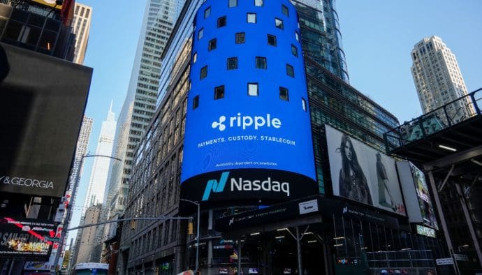 Ein Bild des Logos von Ripple, der Muttergesellschaft von XRP, auf der Nasdaq