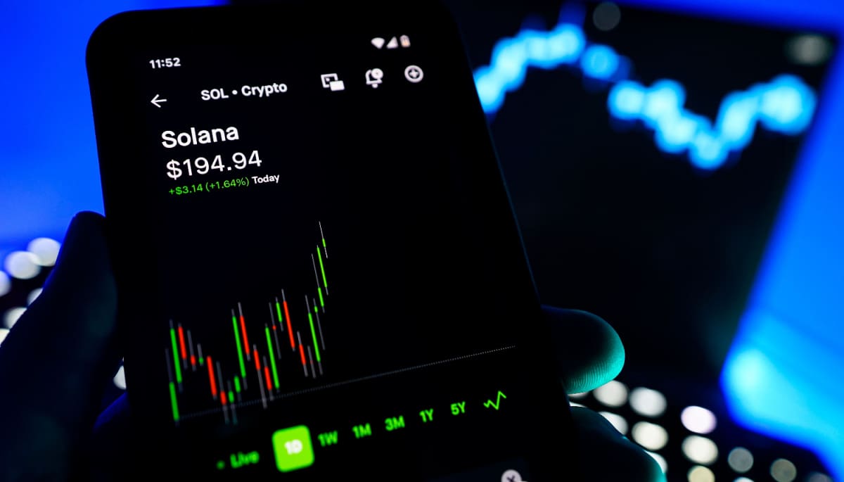 Die Kryptowährung Solana könnte laut Topmanager deutlich steigen.