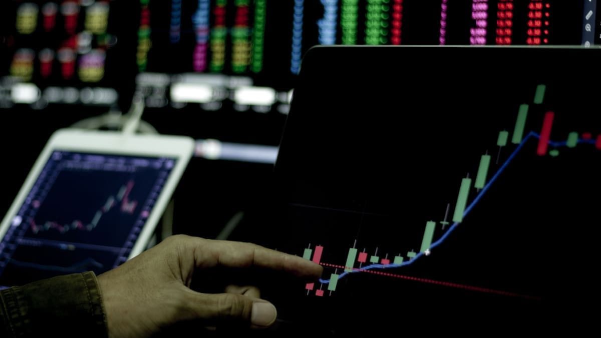 Bitcoin stabil bei 116K – Fed-Entscheid und ETF-Zuflüsse im Fokus