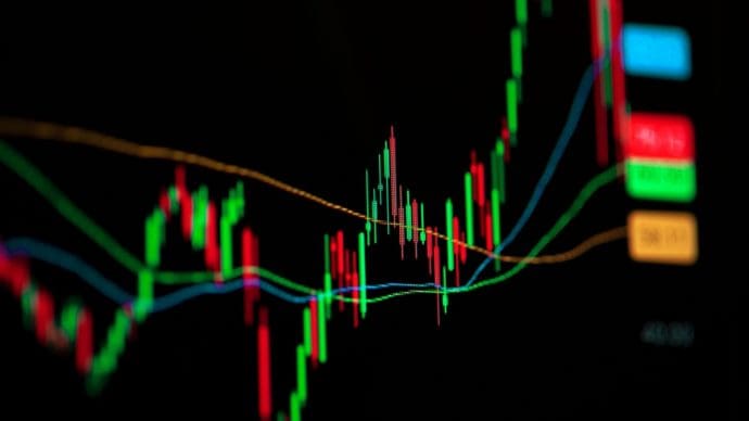 Zwischen Zinssignalen und Onchain-Fonds: Bitcoin und Ripple im Fokus