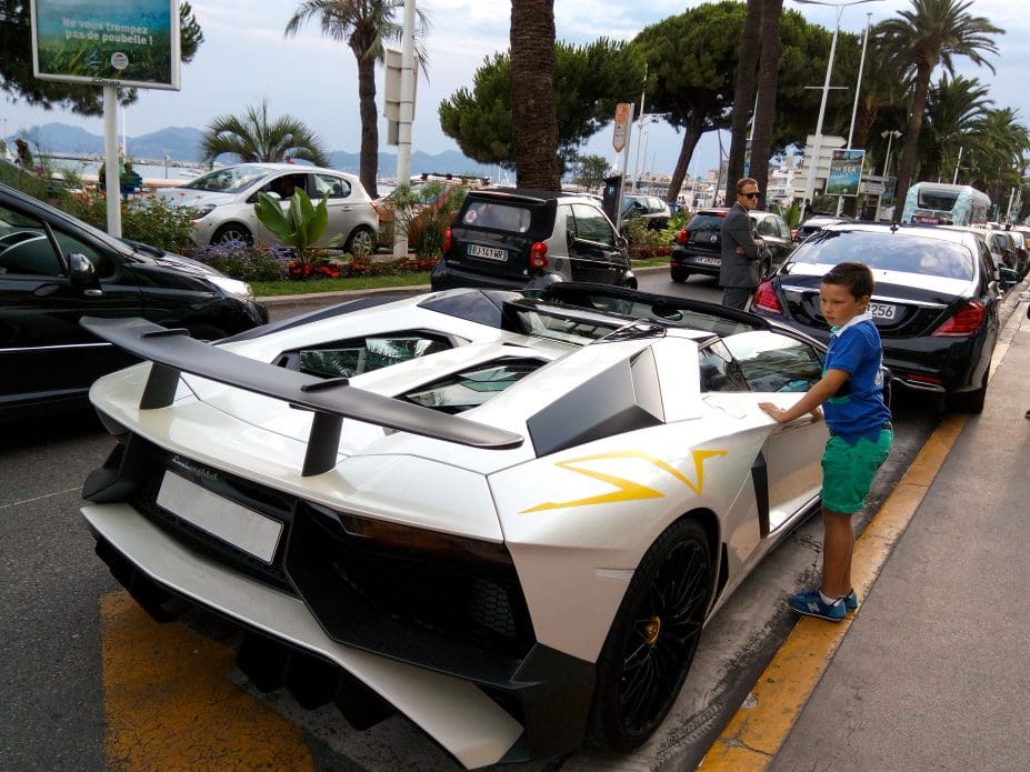 Mit 15 Jahren Millionär, will er sich schon einen Lamborghini kaufen