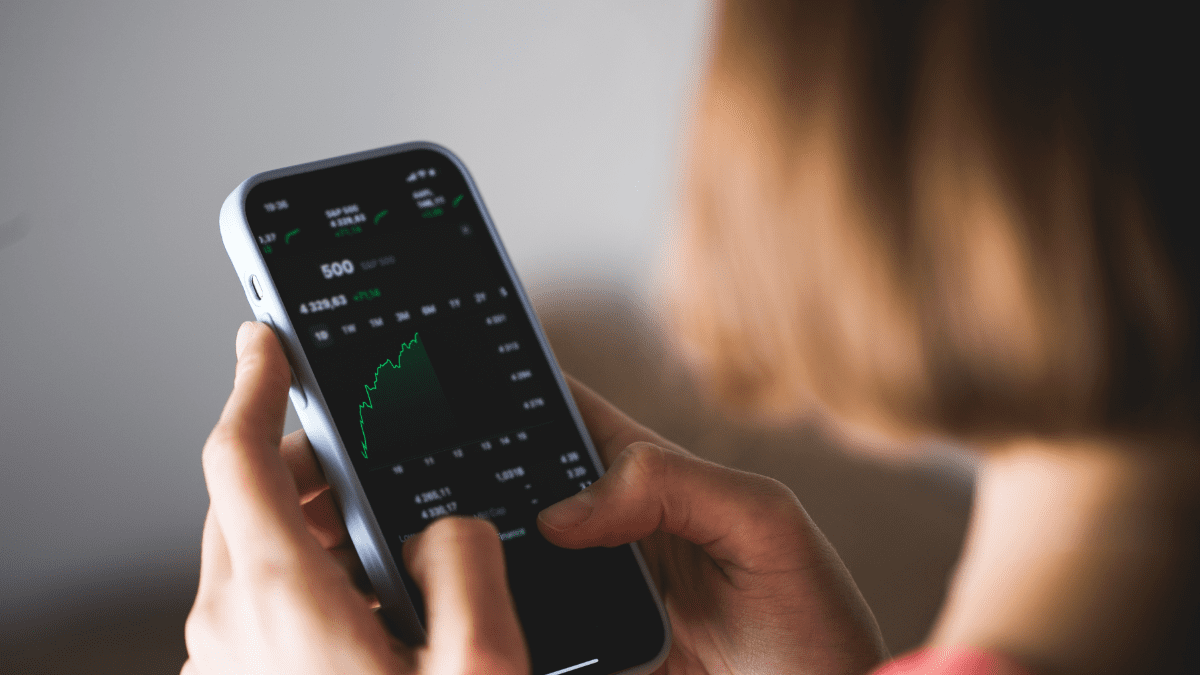 Telefoon crypto grafiek