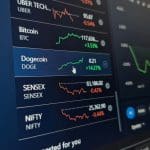 Een afbeelding van de dogecoin koers onder bitcoin in een lijst van financiële assets Bitcoin verliert an Schwung und die Chancen für Altcoins steigen