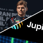 Een split image van Max Verstappen en cryptobeurs Jupiter dat is gebouwd op Solana Ein Split-Bild von Max Verstappen und der Kryptobörse Jupiter, die auf Solana basiert.