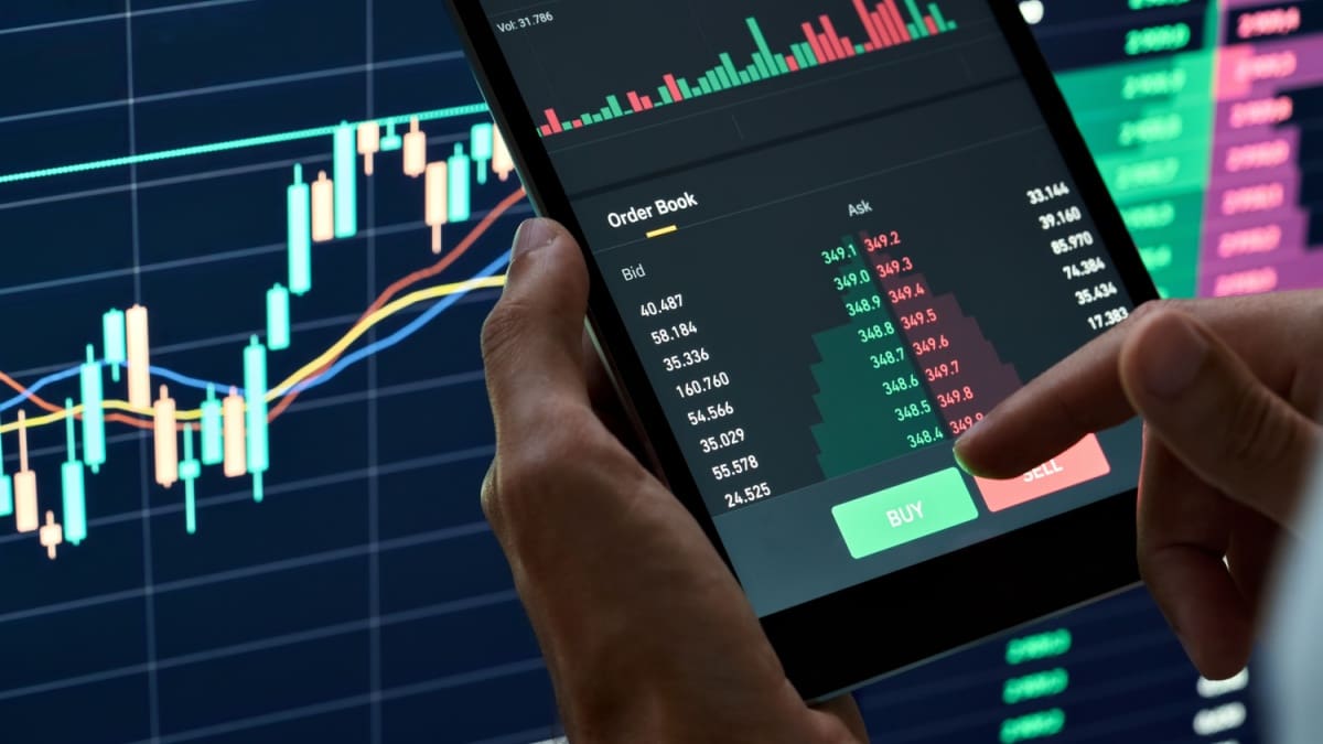 Multimillonario de Bitcoin reaparece y sorprende con una megaventa