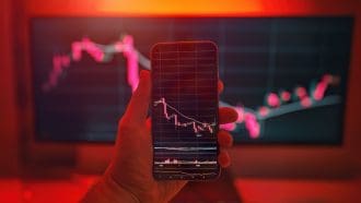 Bitcoin verliert 100 Mrd. USD – was war die Ursache?