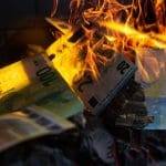 Mann verbrennt 2,6 Mio. Euro, um Kryptobörse zu schaden