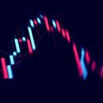 Een afbeelding van een stuiterende volatiele candle chart grafiek van de koers van een crypto zoals bitcoin of ethereum, groen en rood