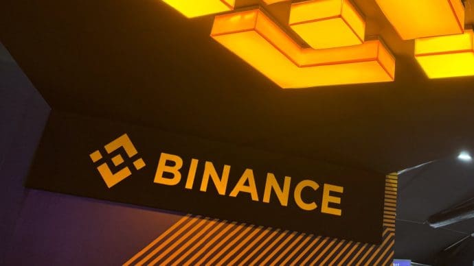 Binance logo op evenement