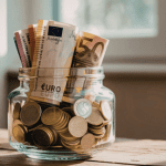 Sparen, Aktien und Bitcoin: Plan einer 28-Jährigen