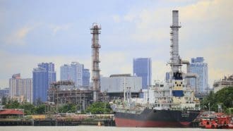 Bitcoin steigt überraschend, doch die Ölkrise belastet