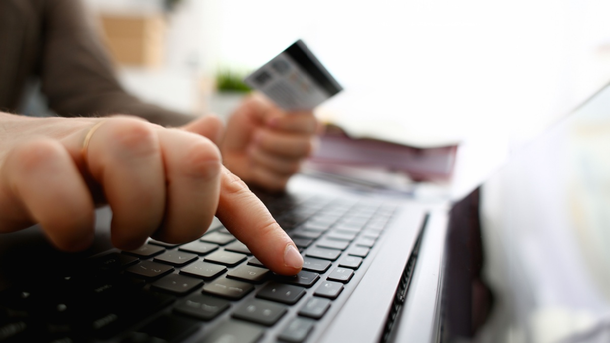 Amsterdammer misbruikt AI voor bankfraude, mogelijk link met crypto