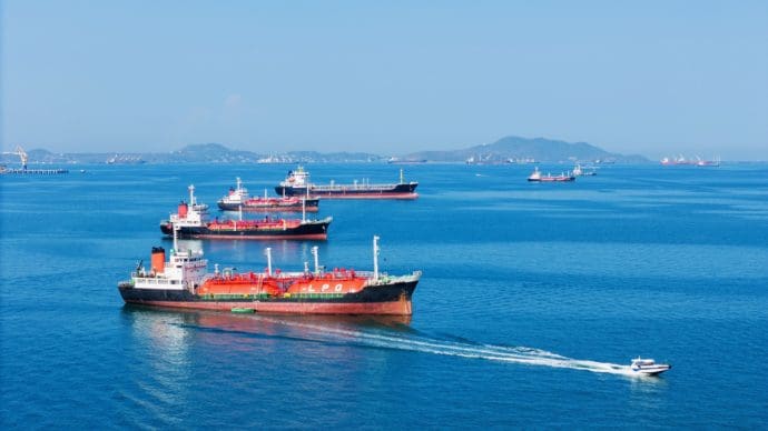 Globale Rezession droht, wenn der Ölpreis durch Krieg über 100 Dollar bleibt