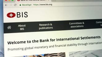 „Die Bank der Banken“ warnt vor Risiken von Krypto-Sparprodukten