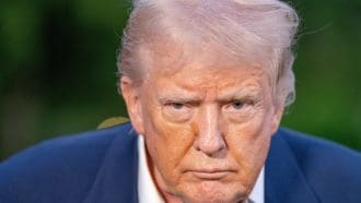 Trumps Krypto-Event unter Beschuss, aber Wale kaufen TRUMP