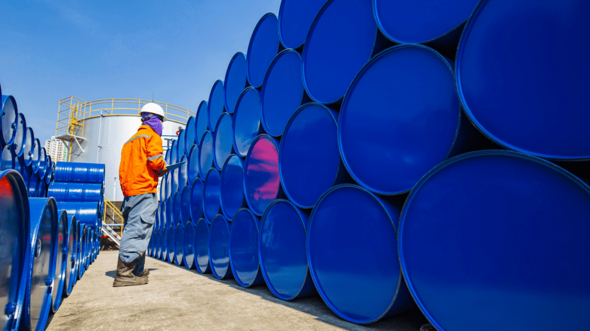 La atenci&oacute;n se desplaza de oro y bitcoin hacia el petr&oacute;leo: este es el motivo