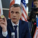 Amerikanische Politiker beginnen, Bitcoin und Tech-Aktien zu kaufen